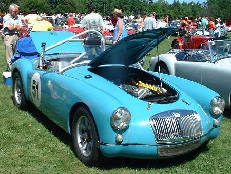 Special adapted wheels on MGA Twin Cam race car